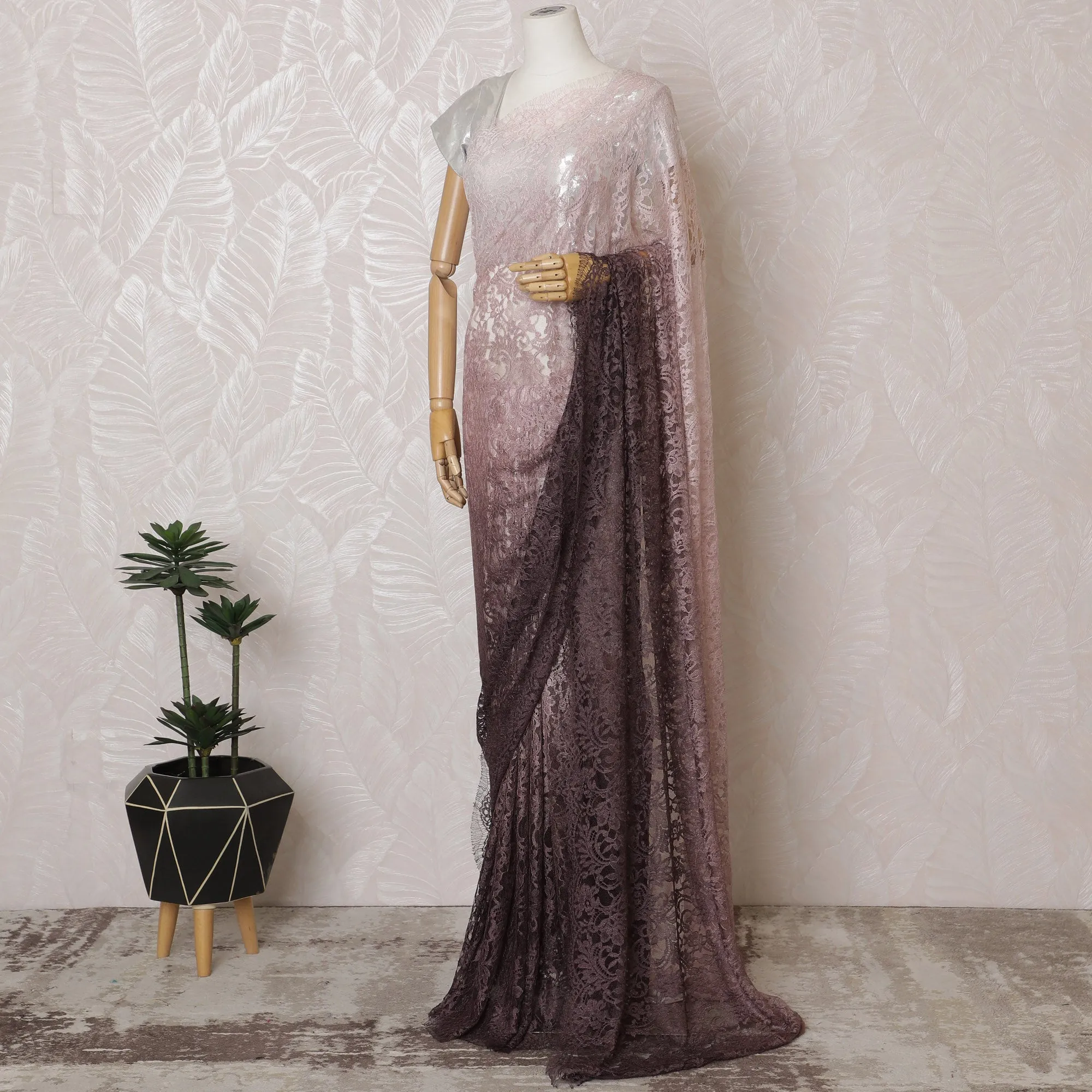 Elegant French Ombre Chantilly Lace Fabric - Blush to Plum Design, 110 cm Width, 5.5 Meters-D19469