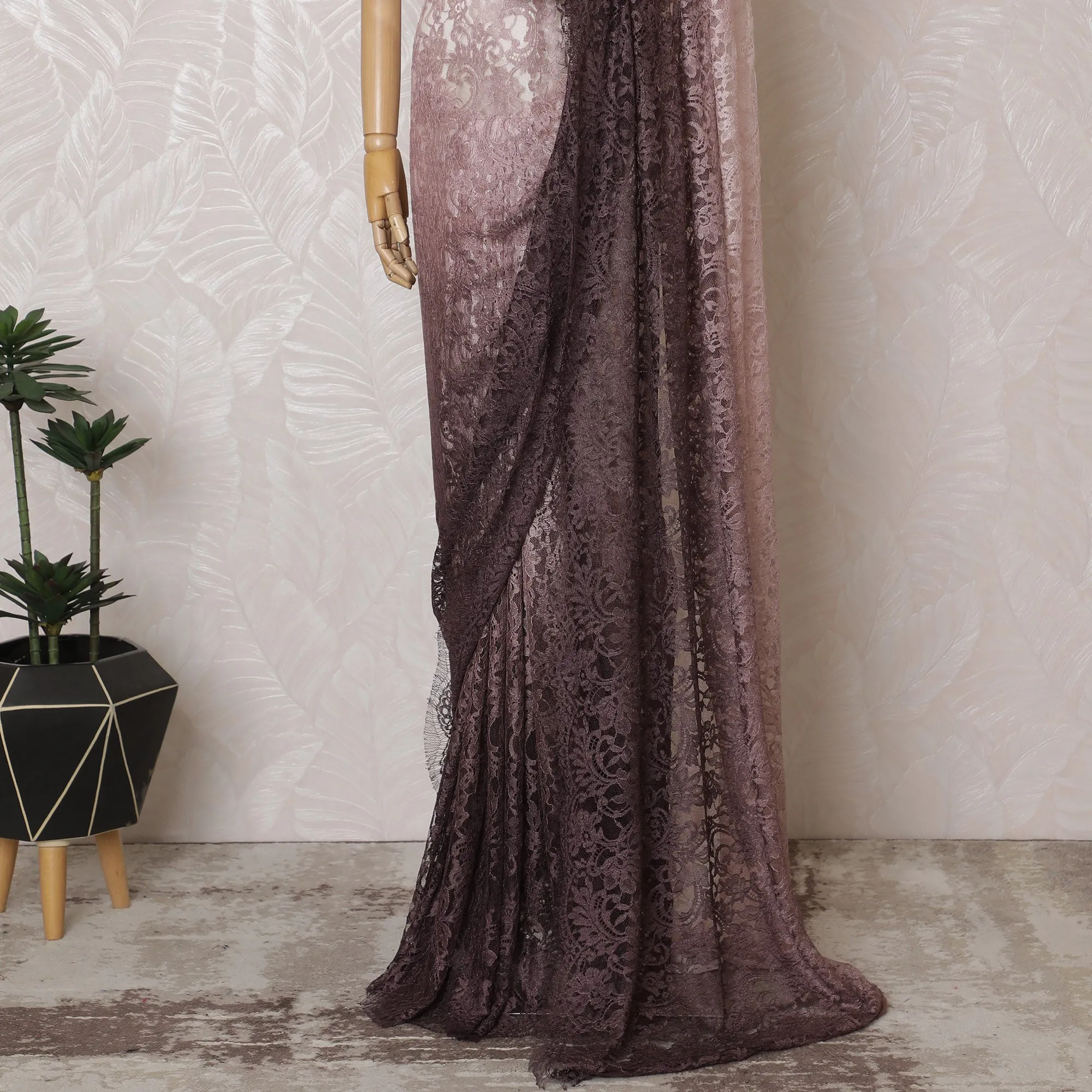 Elegant French Ombre Chantilly Lace Fabric - Blush to Plum Design, 110 cm Width, 5.5 Meters-D19469