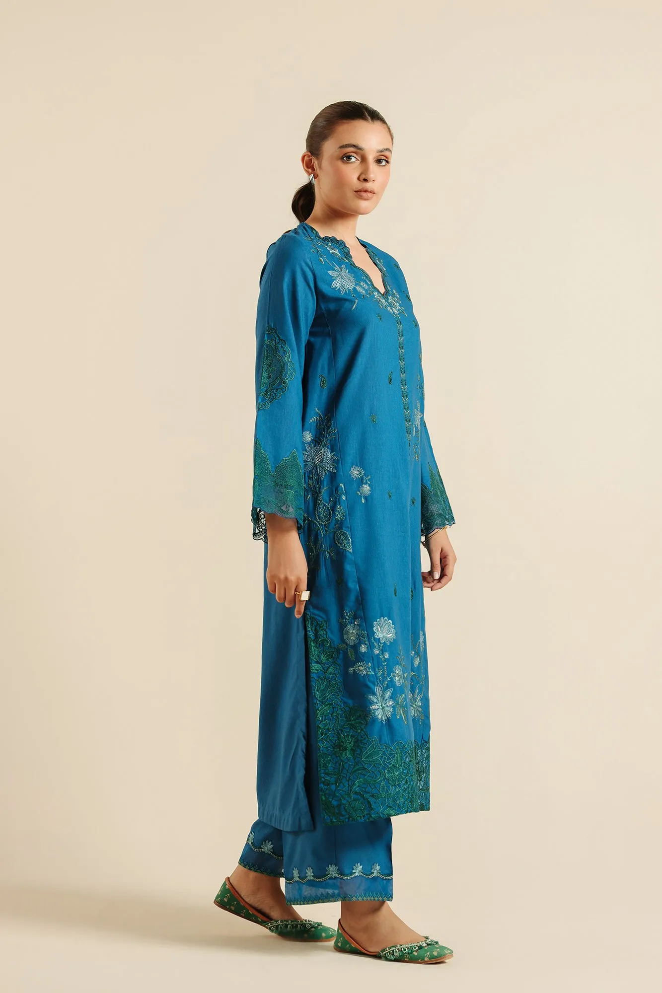 EMBROIDERED SUIT (E2704/103/624)